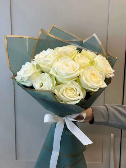 13 Adet White Peak Rose Buket