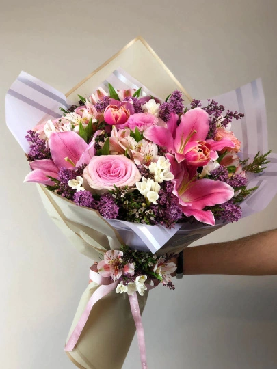 Wolf Pembe Lilyum Buketi